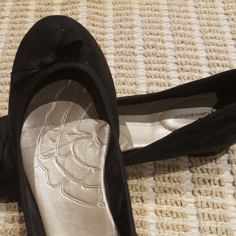 Shoes - Picture 2 of 6
